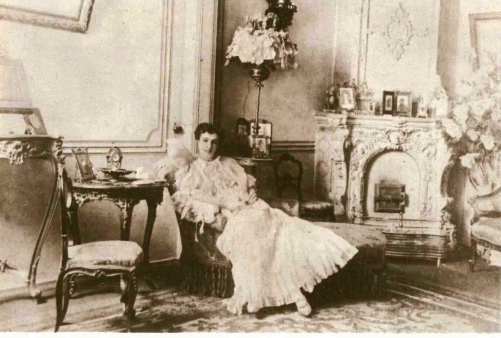 2. А. Я. Ваганова в квартире на Бронницкой ул.д. 7.jpg